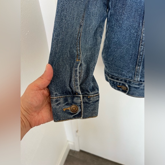 FOREVER 21 Denim jacket with embroidery on the back| Size: S| UNISEX| oversized. - Picture 11 of 15